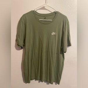 6pc Men’s Nike T-Shirt Bundle. 2 Size Large, 4 Size Medium